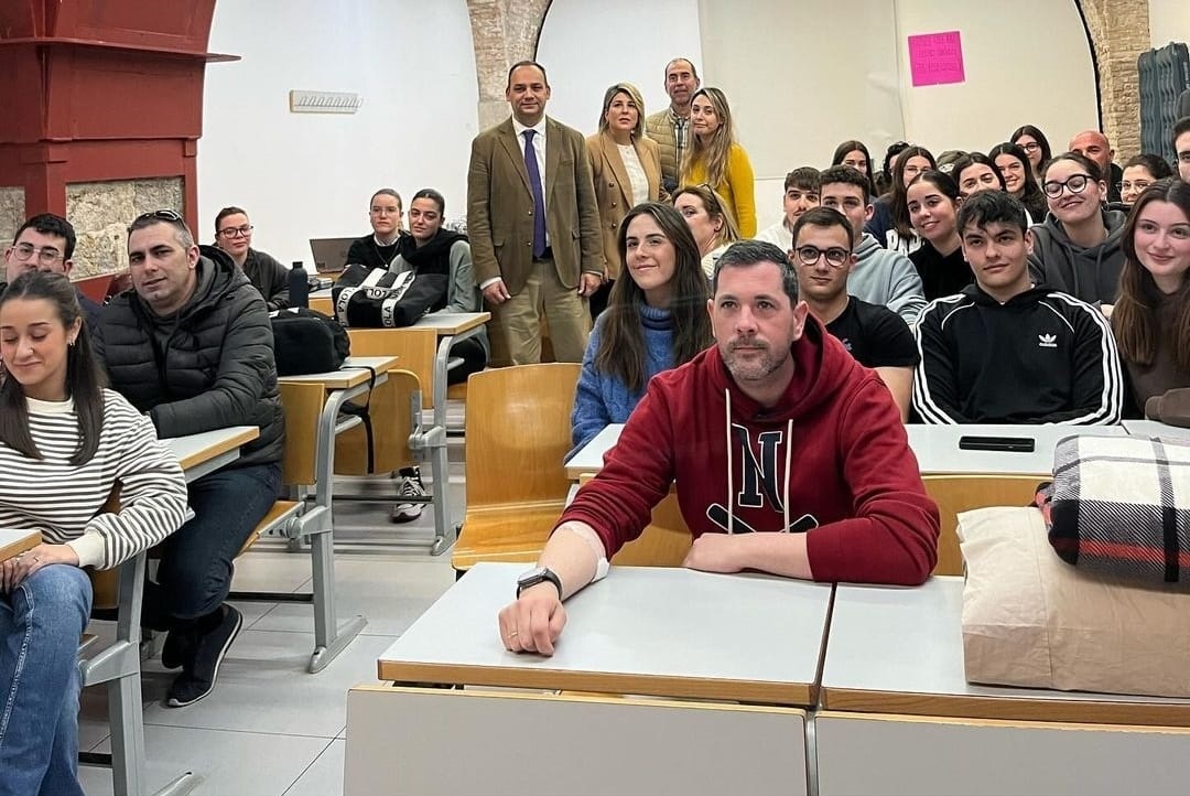 Se acaba el curso y la Facultad de Enfermería sigue sin ser una realidad en Cartagena, lo merecemos y necesitamos, ya basta de engaños