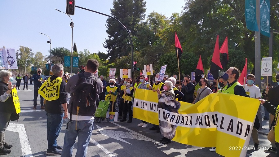 Amnistía Internacional convoca una hora de silencio frente al Ayuntamiento de Murcia, para poner fin a la ‘Ley Mordaza’