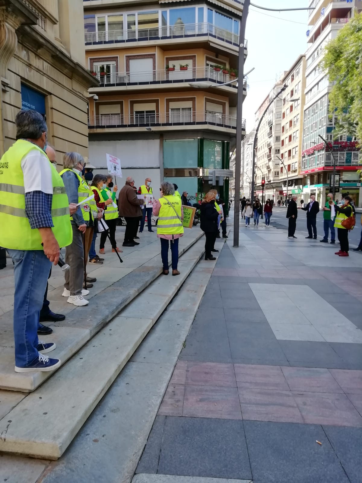 Convocatoria estatal y en Murcia también, porque aparte de poder llegar a tu pensión te exprimen con comisiones bancarias, es inmoral