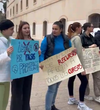 La Escuela de Enfermería de Cartagena, se enteró ayer que pretenden una aprobación del convenio sin que se sepa qué firmarán