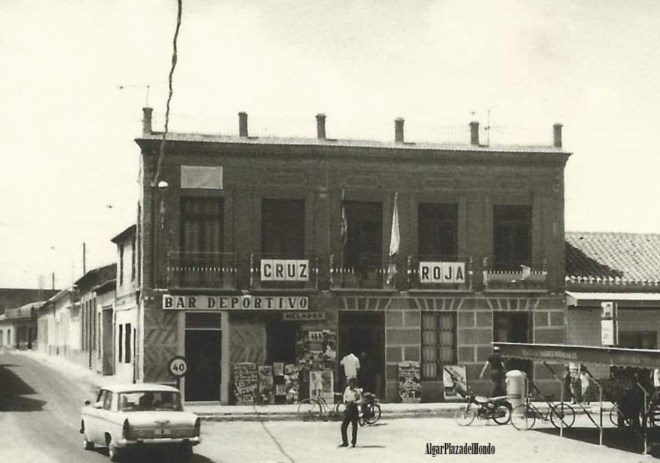 Cruz Roja cierra un emblemático edificio sin restaurar y su Café Deportivo, muriendo una parte importante de la historia del pueblo