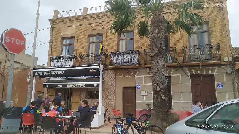 El último café en el Bar Deportivo del edificio de la Cruz Roja de El Algar, quieren que se restaure y vuelva al pueblo