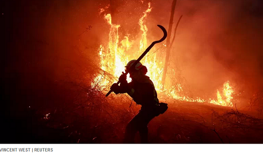 Asturias y Cantabria arden por la práctica de determinados ganaderos de hacer uso del fuego para realizar "limpiezas del monte"