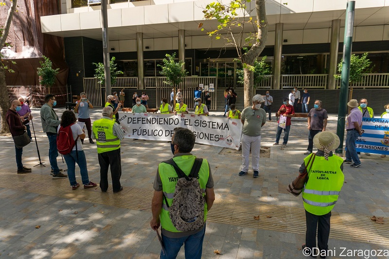 Las personas mayores realizan actos reivindicativos en todo el Estado, en Murcia en INSS exigen la auditoría de las cuentas de la Seg.Social