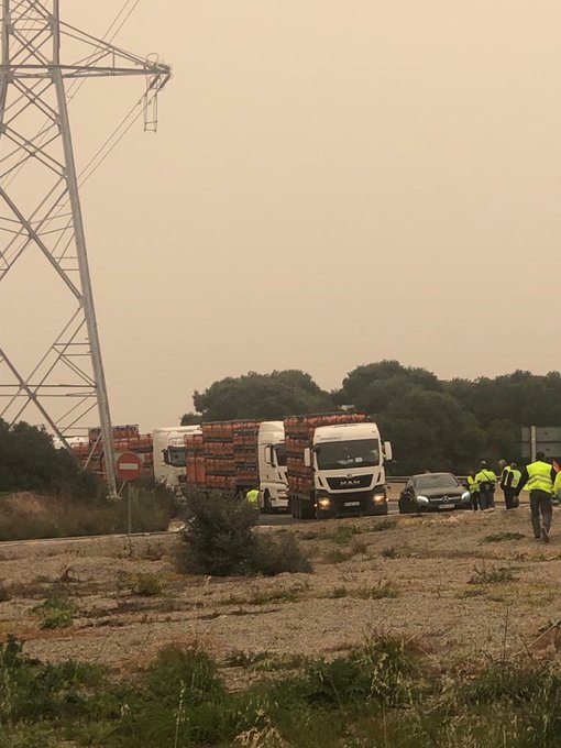 El Gobierno se niega a reunirse con la Plataforma convocante por lo que seguirá de forma indefinida la Huelga del Transporte