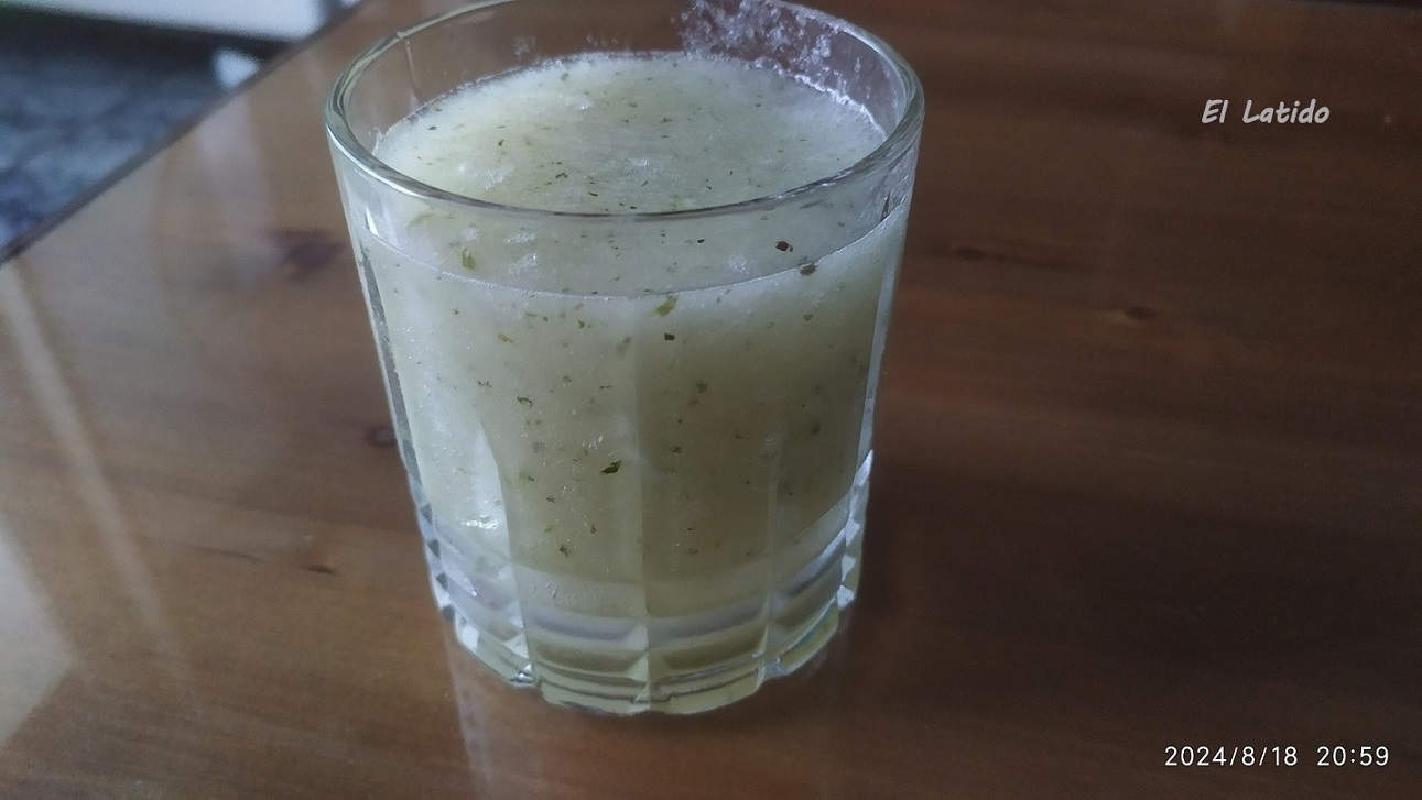 Batidos de verduras y frutas, llámalo detox, smothies o como quieras, una opción muy fresquita para este verano o cualquier época