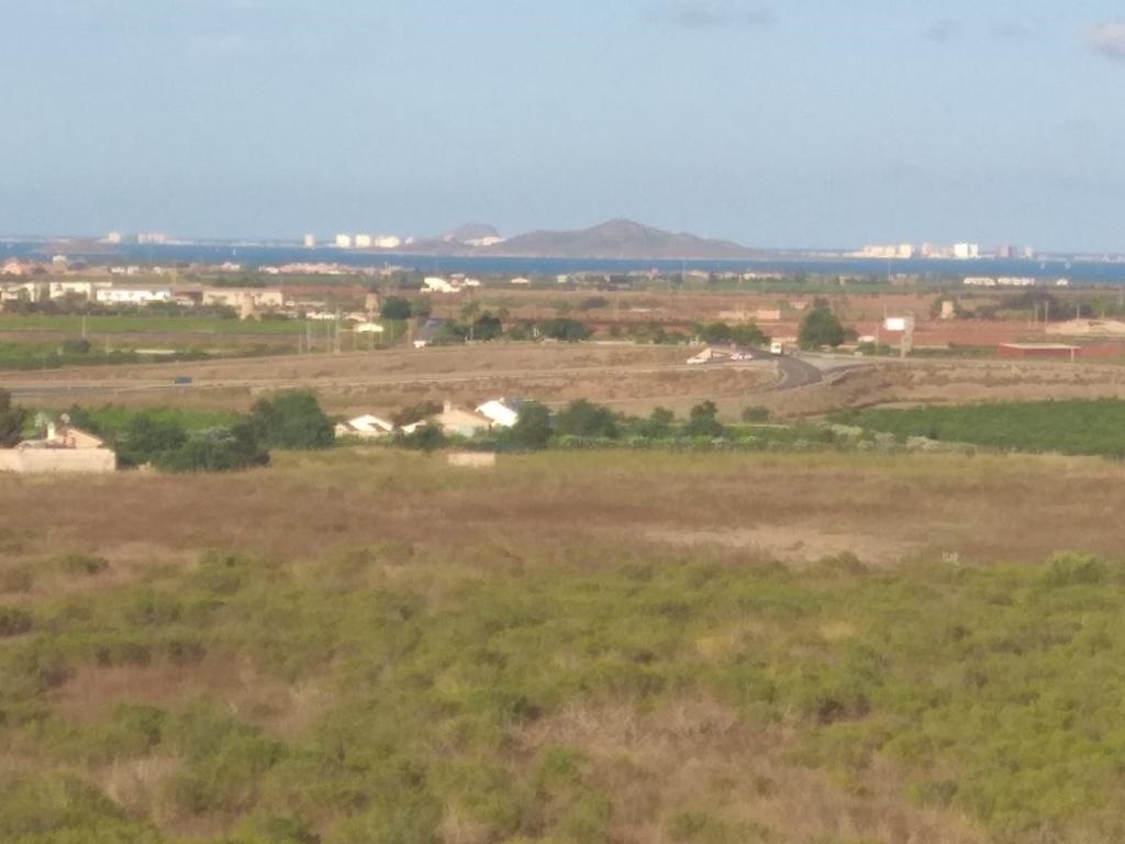 Exigen que la zona de El Mar Menor sea zona libre de parques fotovoltaicos, ya que eliminan la biodiversidad, fotovoltaicas sí,aunque no así