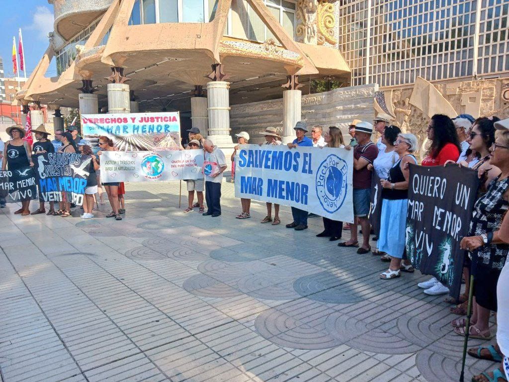 Gracias a la presión ciudadana el PP rectifica y anuncia ampliar la moratoria urbanística del Mar Menor hasta que haya un Plan de Ordenación