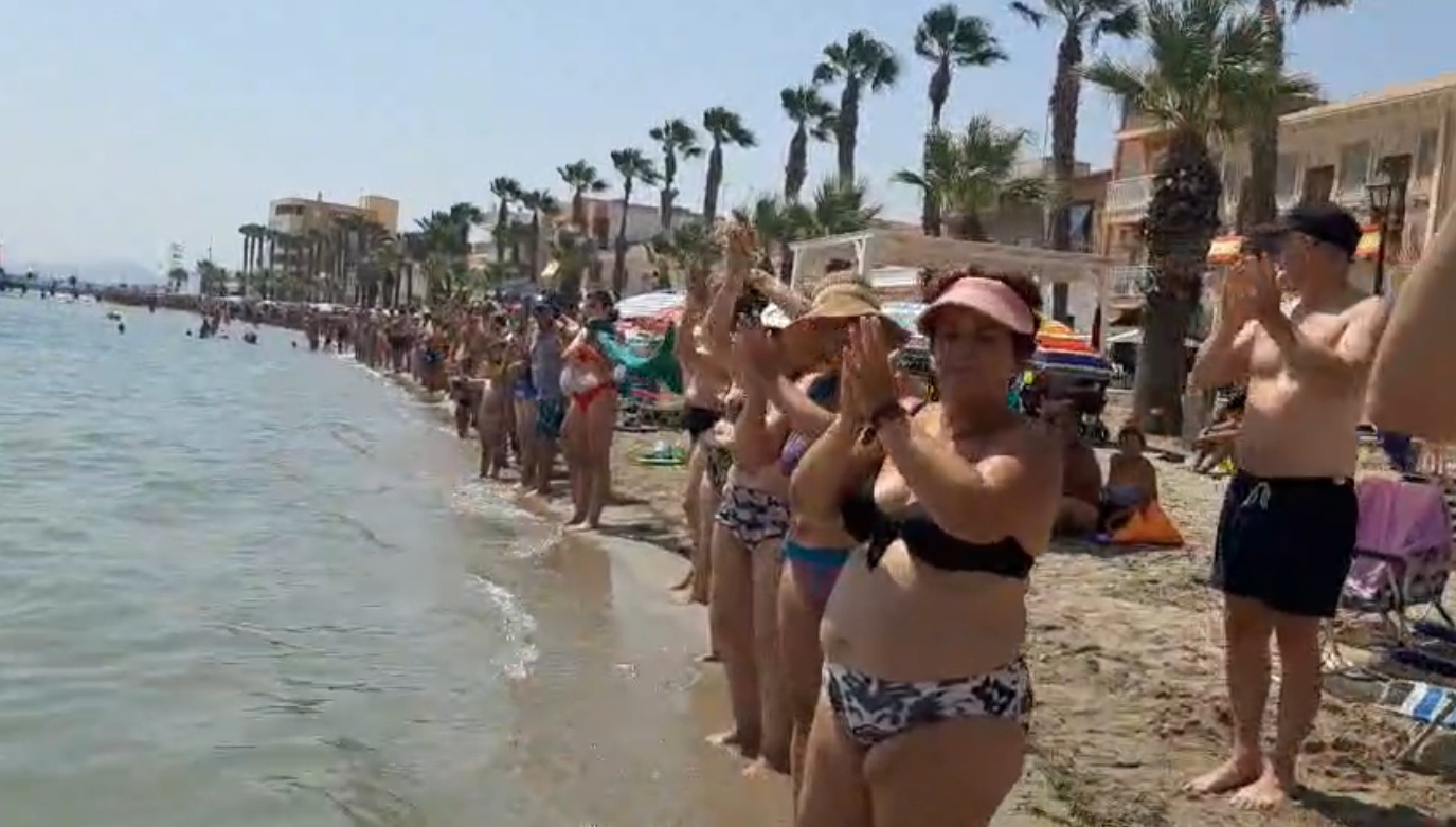 Abrazo al Agua 2025, Playa Manzanares en Los Alcázares, Mar menor