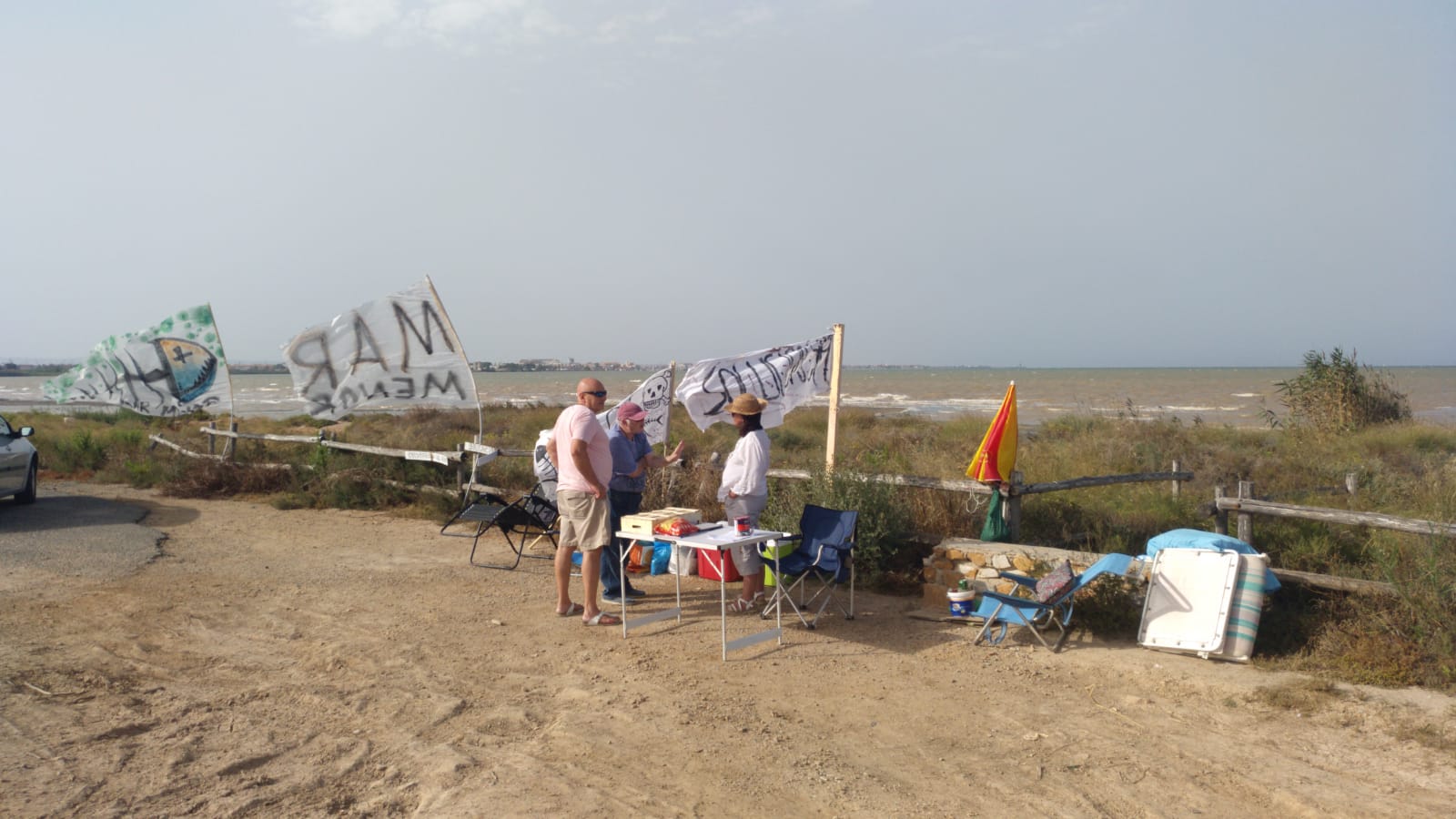 Ayer en Marina de Carmolí, en Los Urrutias con las compañeras que están defendiendo el Mar Menor