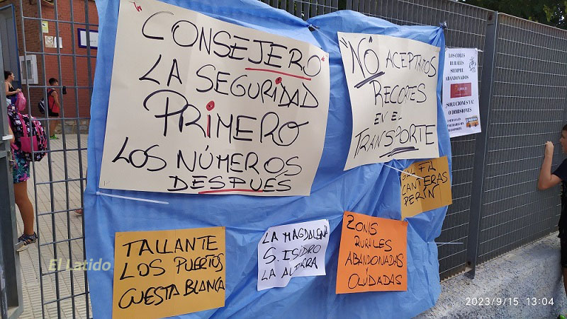 CEIP Azorín de Molinos Marfagones sale a la calle, están sin bus, algunas aulas no hay ni barracones y que no se abandone la zona rural