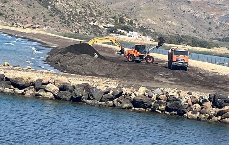 La Plataforma Portmán Vivo denuncia movimiento de tierra con maquinaria pesada, destruyendo vida marina en la Playa de San Bruno
