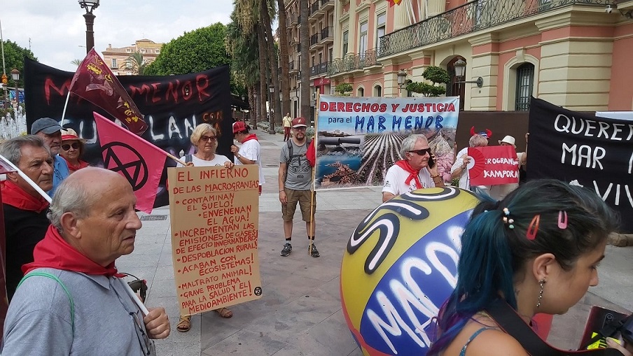 Celebran en Murcia en lugar de San Fermines, "Los SIN PURINES" coincidiendo el pasacalles con la sesión de investidura de PP y Vox