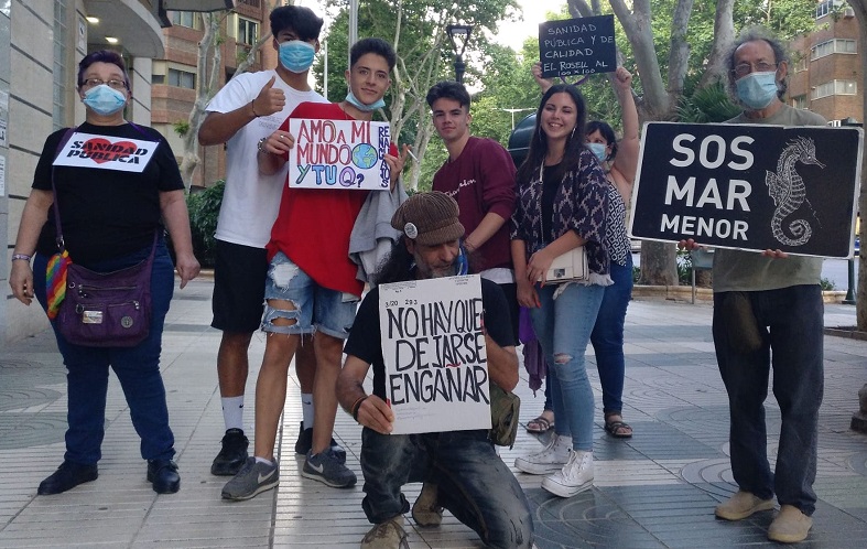 Paseillo con mensaje de El Rosell al Centro de Salud de Barrio de la Concepción, Sanitarios/as necesarios/as