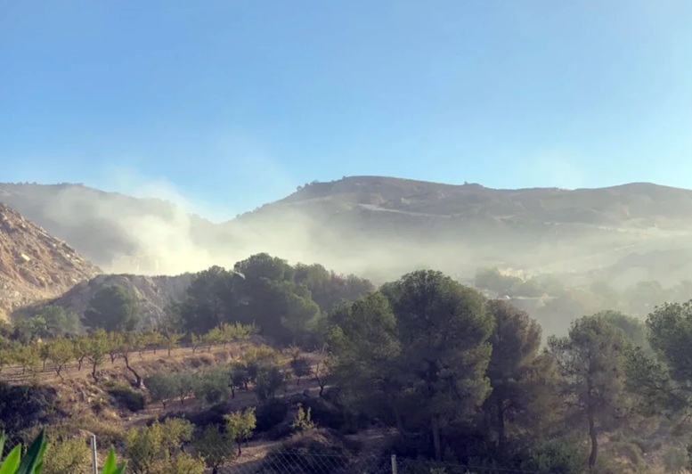 Ecologistas en Acción denuncia la contaminación atmosférica por el polvo de una cantera de áridos explotada por Colina Cimar, en Abanilla