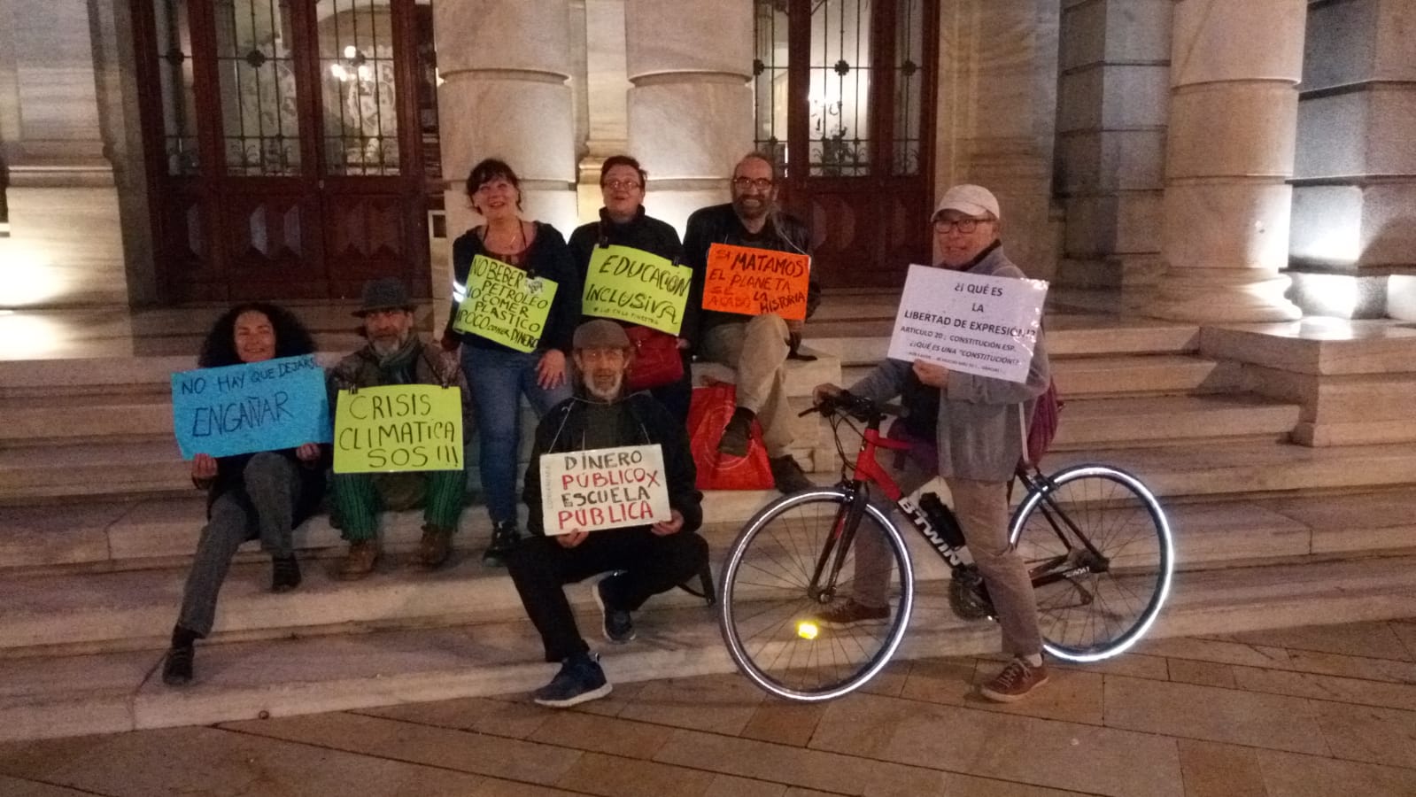 Paseillos con mensaje de Norte a Sur 8 Abril