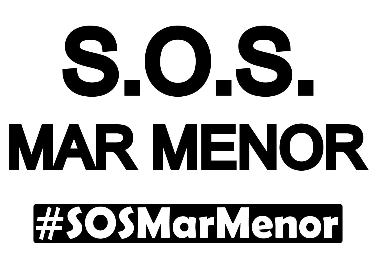 En la vuelta ciclista al Mar Menor, ponte en un punto del recorrido con un cartel por El Mar Menor, para parar el ecocidio y los vertidos