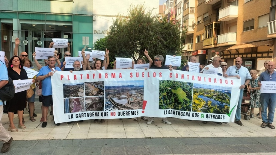 Denuncian un año de inacción judicial frente al envenenamiento crónico de la población de Torreciega por metales pesados