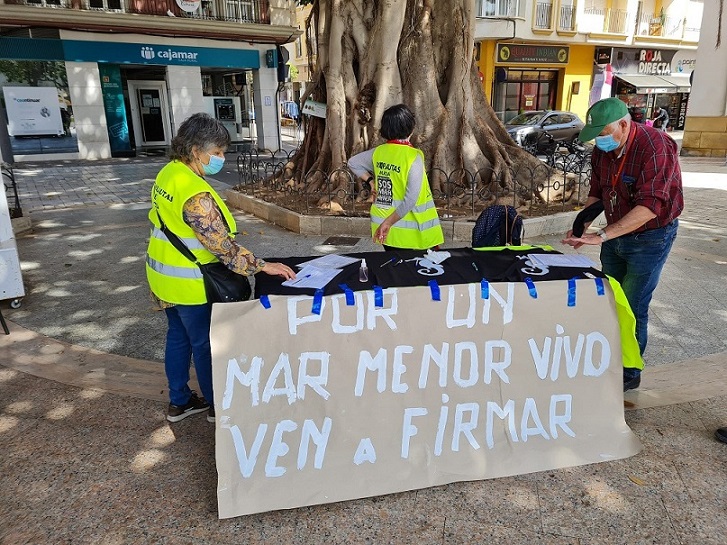 Yayoflautas de Murcia, salen a la calle, esta vez defendiendo El Mar Menor