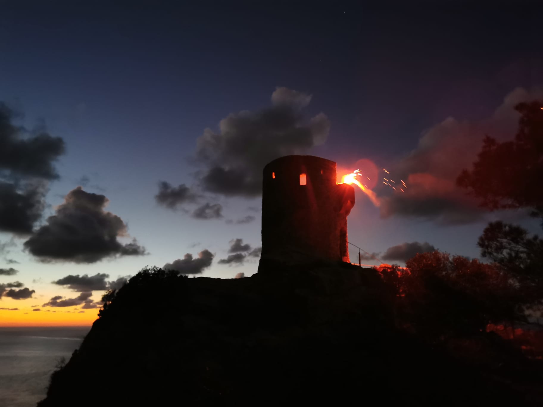 Amnistía Internacional realiza un Encendido de Torres de Defensa, por los Derechos Humanos