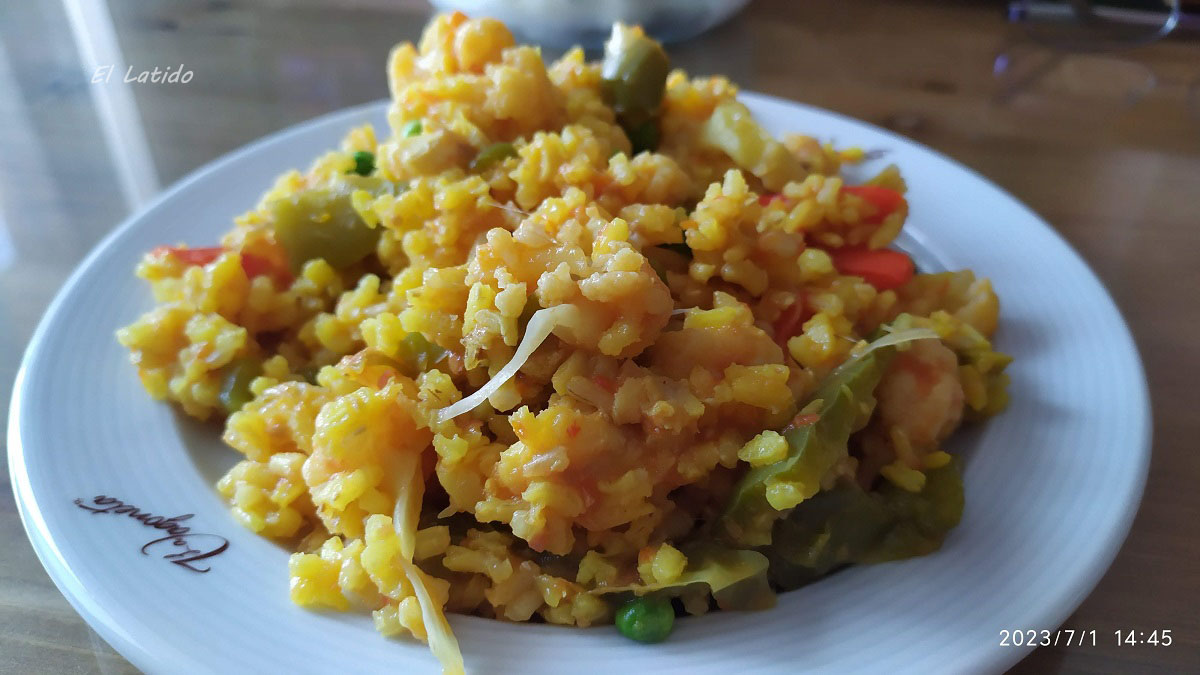 Un arroz con bacalao “Sarandonga”, no sé si a lo Lolita, lo que sí sé, es que es Paella de ajos, bacalao y coliflor